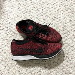 NIKE FLYKNIT RACER